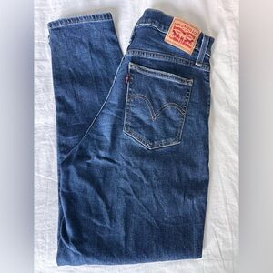 Levi’s high waisted mom jeans